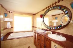 suite-bathroom