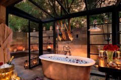 andbeyond-bateleur-camp-bathroom