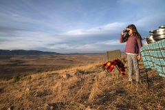 cottars-safaris-family-girl-looking-through-binoculars-1