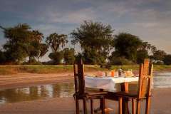 elephant-bedroom-camp-riveside-dining