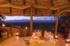 Elsa-s-Kopje-accommodation-private-house-master-bedroom-bath
