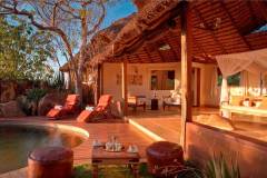 Elsa-s-Kopje-accommodation-private-house-master-bedroom-swimming-pool-2