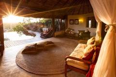 Elsa-s-Kopje-accommodation-private-house-master-bedroom-swimming-pool-3