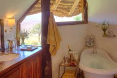 Elewana-lewa-Kifaru-house-bathroom