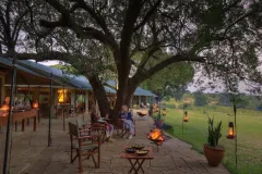 Kicheche-Mara-lounge-exterior-with-guests