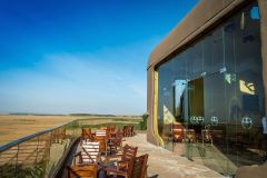 Mara-Serena-Safari-Lodge-lobby-area-balcony