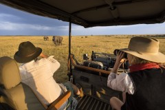 Mara Toto Tree Camp is located in the legendary Maasai Mara National Reserve. It is the perfect camp to take advantage of the famous annual southern migration and the green season migration.

This Réserve-Collection Masai Mara Safari Camp offers spectacular views of the Maasai Mara National Reserve and overlooks the Ntiakitiak River.