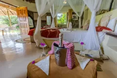 Mbweha-camp-dining