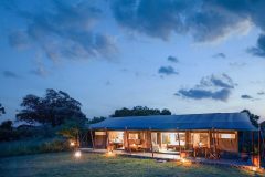 offbeat-mara-camp