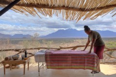 Bush-and-Beyond-Sarara-Camp-Activities-Massage