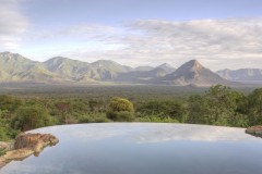 Bush-and-Beyond-Sarara-Camp-Main-Area-Communal-Guest-Area-with-Matthews-Ranges-View