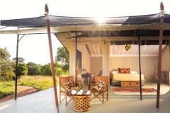 Saruni-Wild-Double-Tent-2-Looking-in