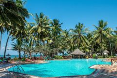 Serena-Beach-resort-poolside