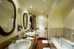 suite-bathroom