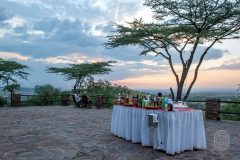 view-deck-sundowner-at-serengeti-serena-2