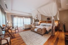 Suite Interiors

Every suite balances contemporary comfort with natural materials and handcrafted design. Spacious interiors, comfortable seating and dedicated workspaces create an inviting environment that feels refined and thoughtful.