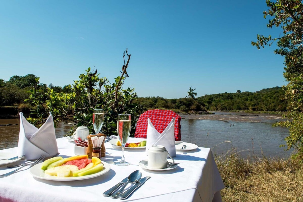 Hippo Pool Breakfast on the banks of the Mara River]